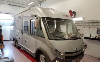 Bobil inne på Jørpeland Servicenter for service